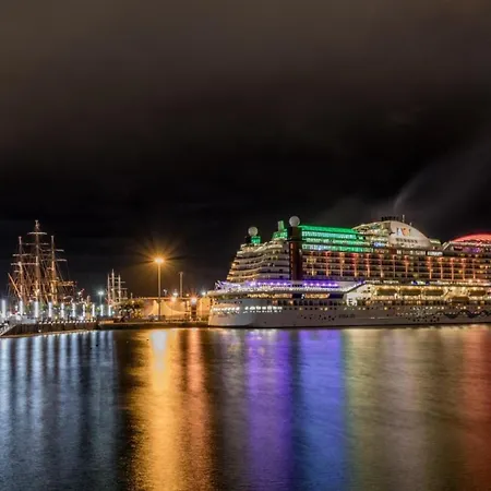 Upscale***las Canteras Beach***balcony Apartment *